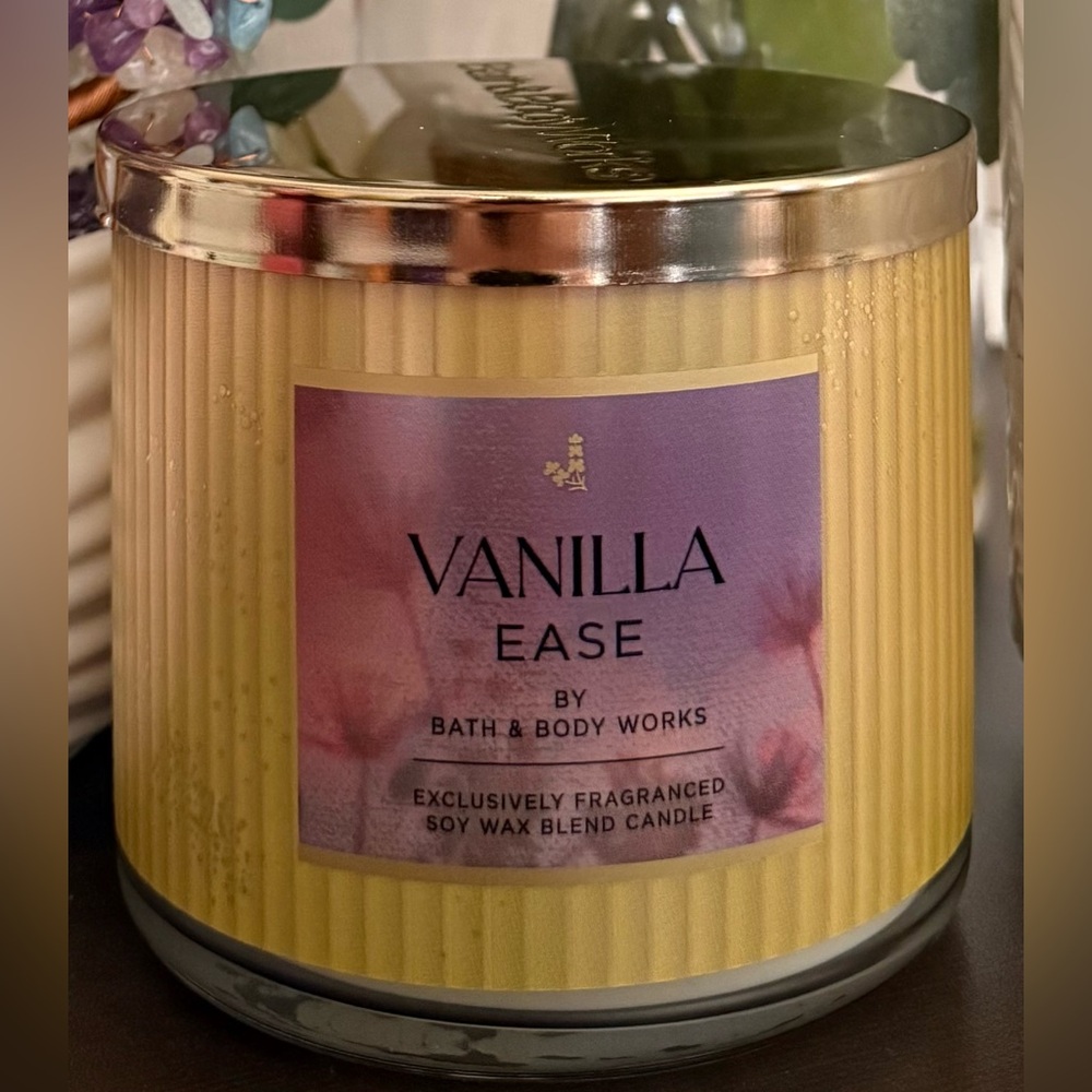 🆕🧁 BATH & BODY WORKS “VANILLA EASE” 3-WICK CANDLE. BRAND NEW. SOY WAX BLEND.